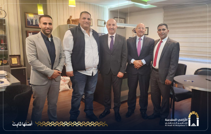 الأراضي المقدسة للتأمين التكافلي وشركة أبو شمسية للتجارة والتسويق توقعان اتفاقية تقديم خدمات تأمين.