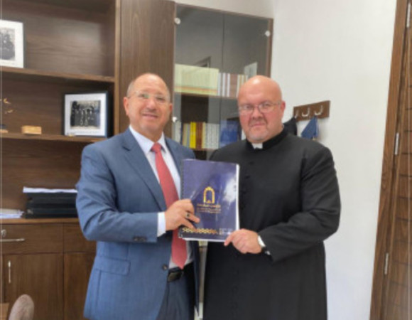 الأراضي المقدسة للتأمين التكافلي والمعهد الاكلاريكي للبطريركية اللاتينية يوقعان اتفاقية تأمين